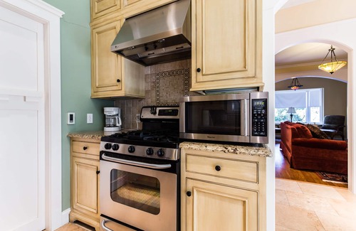 Oak Lawn House | Prime Location Near Top Dallas Attractions with Kitchen Access