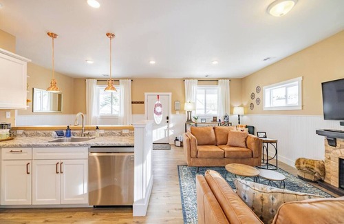 Anaconda Cottage | Unwind in Downtown Anaconda with Sauna & Fire Pit Access