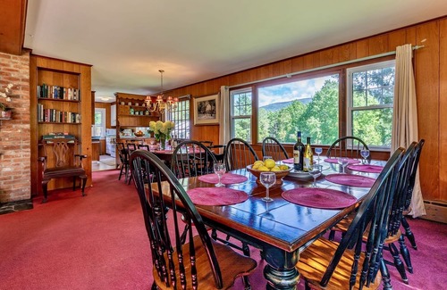 Manchester House | Ideal Reunion House with Fireplace, Piano & Indoor Pool