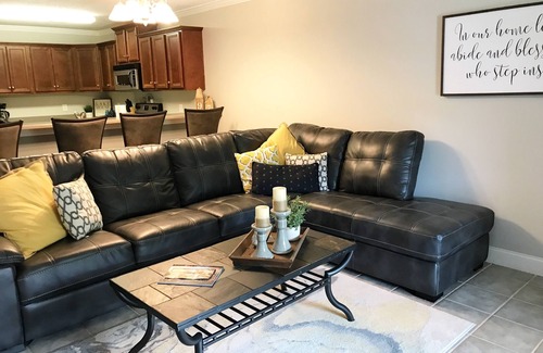 Alexander City Condo | Plan Your Auburn Football Getaway - Sleeps 6, Great Amenities!
