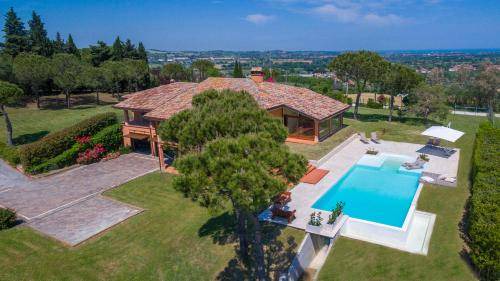 Saludecio Villa | Spacious 3-Bedroom Villa with Pool for Your Perfect Getaway