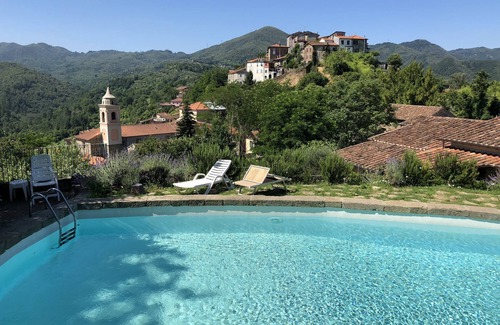 San Terenzo Monti Villa | Podere Beatrice 20P: Family Retreat with Pool & Ocean View