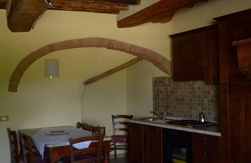Sant'Appiano House | Charming Apartment in a Medieval Village with Pool & Breakfast