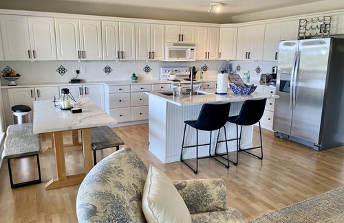 Comanche Point At Point Venture House | Unwind at ECLIPSE!!! - LAKE with Plush Beds & Scenic Views