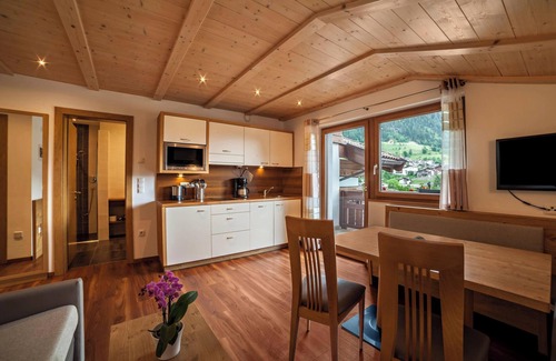 San Leonardo in Passiria Apartment | Mountain View Retreat: Hahndl II with Garden and Wi-Fi