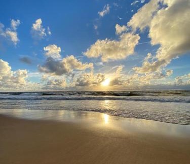 Itacimirim House | Itacimirim Village: Beachfront Bliss with Family Amenities
