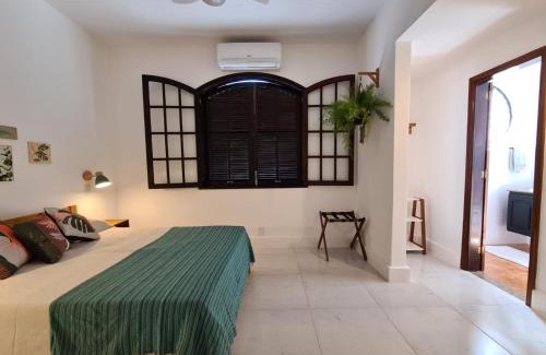 Itacoatiara Apartment | Itacoatiara: Oceanfront Apartment with Breakfast by the Beach