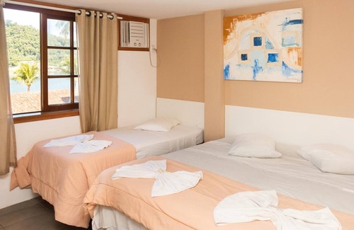 Itacuruca Hotel | Relax at Itacuruçá Inn: Poolside Family Getaway Awaits!