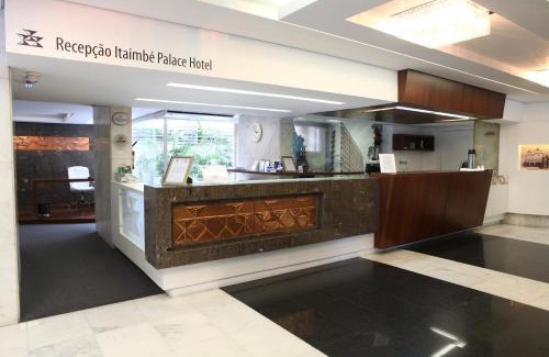 Centro Hotel | Discover Itaimbé Palace Hotel: Family-Friendly & Accessible