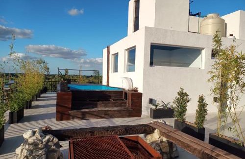 Tigre Apartment | Top-Rated Italia 440 2C with Oceanfront Pool Access