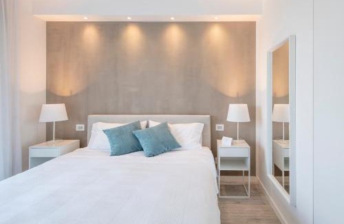Monte House | Oceanfront Italia Living Villa: 4-Star Family Retreat