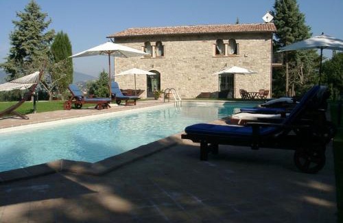 Ramazzano Villa | Villa Monnalisa 18: Experience Italy with Pet-Friendly Amenities