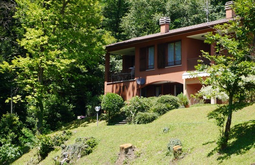 Menaggio Apartment | Scenic Italian Lake Apartment with Pool & Tennis Court
