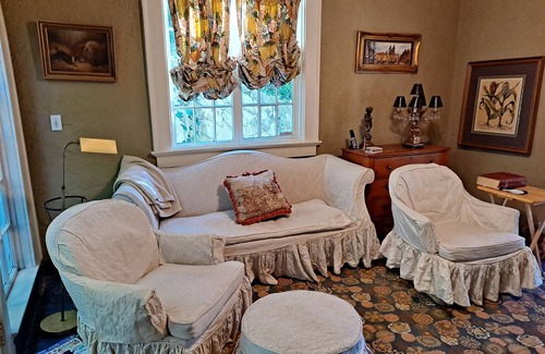 Redmont Park House | Italian Villa with City Views & Hot Tub in Birmingham