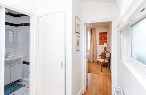 Fortune Green Apartment | Stylish Italianflat - Kilburn Art Style for Families