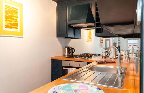 Fortune Green Apartment | Stylish Italianflat - Kilburn Art Style for Families