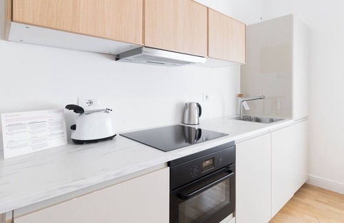 Loreto Apartment | Convenient Italianway - Brianza 28 with Breakfast & Kitchen