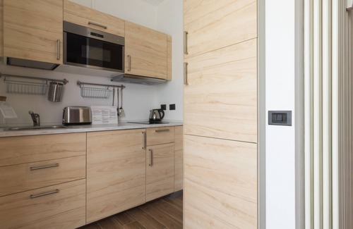 Bullona Apartment | Accessible Retreat with Spa & Kitchen at Italianway Cenisio 7 A