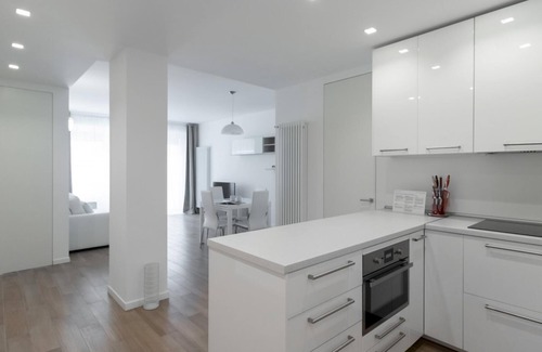 San Babila Apartment | Discover Italianway - Corso Venezia 7: Family-Friendly Stay