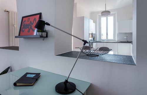 Porta Genova Apartment | Experience Italianway: Cristoforo Colombo 5B with Spa & Breakfast