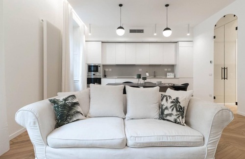Tricolore Apartment | Discover Italianway - Pindemonte 1: Family-Friendly Comfort
