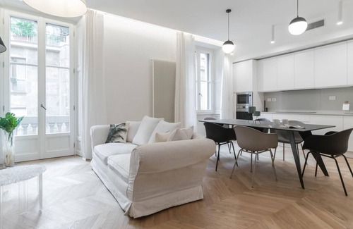 Tricolore Apartment | Discover Italianway - Pindemonte 1: Family-Friendly Comfort