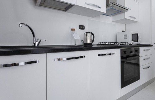 Zona Risorgimento Apartment | Discover Italianway: Family-Friendly Stay with Spa Access