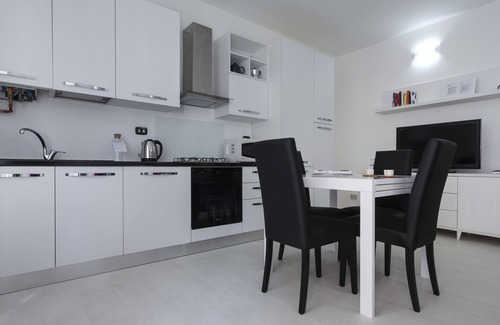 Zona Risorgimento Apartment | Discover Italianway: Family-Friendly Stay with Spa Access