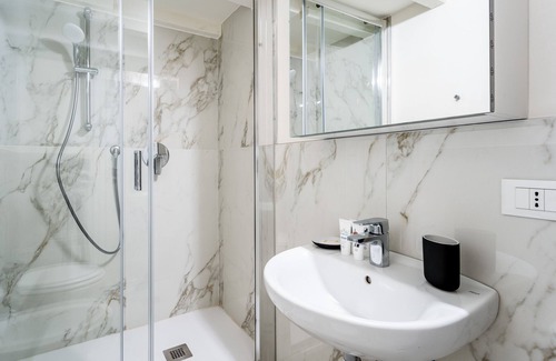 Magenta Apartment | Explore Italianway - The B Village Standard with Spa & Kitchen