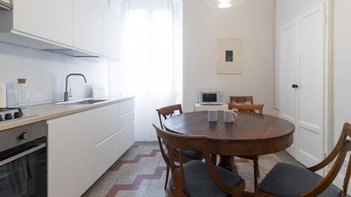 Magenta Apartment | Family-Friendly Getaway at Vincenzo Monti 29 C