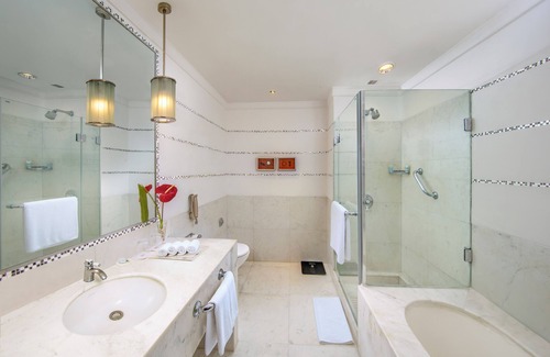 Begumpet Hotel | Elegant ITC Kakatiya Hotel with Pool and Spa in Hyderabad