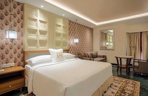 Taj Ganj Hotel | Elegant ITC Mughal Resort & Spa with Pool and Hot Tub