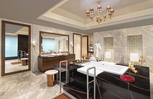 Tangra Hotel | Elegant ITC Royal Bengal in Kolkata with Spa & Pool Access