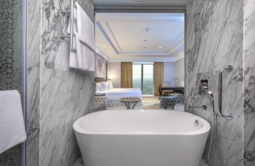 Tangra Hotel | Elegant ITC Royal Bengal in Kolkata with Spa & Pool Access