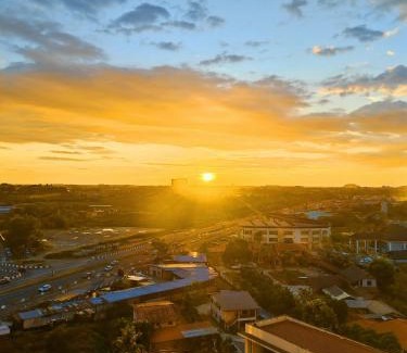 Penampang Apartment | Top-Rated ITCC Manhattan Suites with Breathtaking Sunset Views