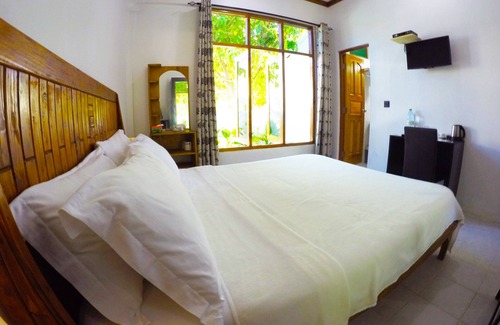 Guraidhoo House | Inviting Ithaa Beach Maldives: Family-Friendly Getaway