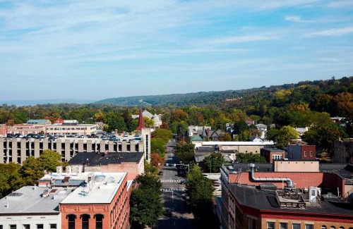 Ithaca Hotel | Discover Ithaca Marriott Downtown: Pet-Friendly & Eco Hotel