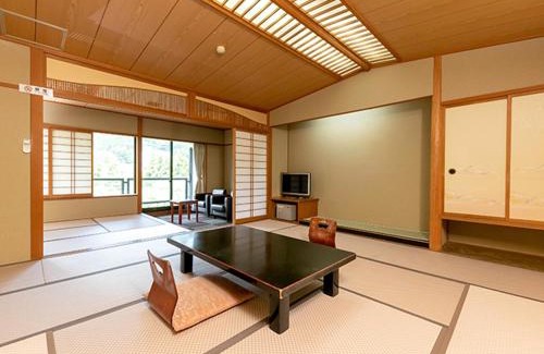 Kinugawa Onsen Hotel | Relaxing Getaway at Itoen Hotel New Sakura with Pools