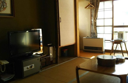 Zaoonsen House | Discover Itohya: Family-Friendly with Hot Tub & Dining Options