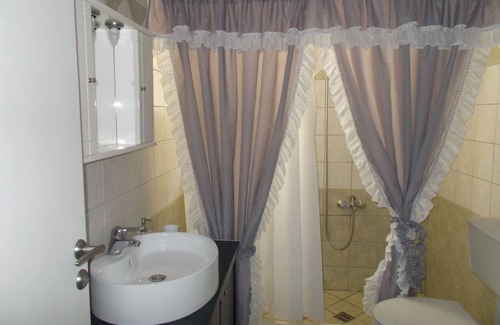 Apolpaina Apartment | Modern Apartment with Kitchen & Wheelchair Access Available