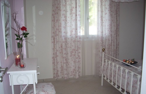 Apolpaina Apartment | Modern Apartment with Kitchen & Wheelchair Access Available