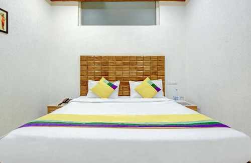 Zirakpur Hotel | Guest Rated: Itsy By Treebo - Sharrytel with Breakfast