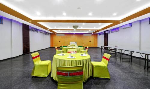 Mathura Hotel | Convenient Stay at Itsy Hotels Anjali Mahal Near Railway Station