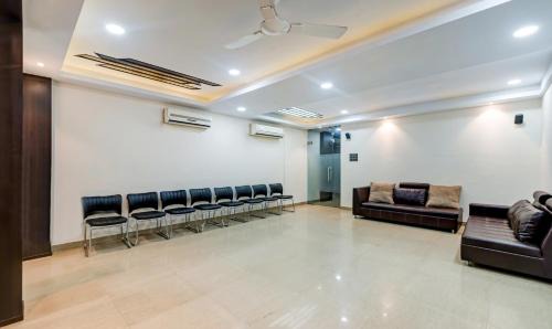 Bhowanipore Hotel | Family-Friendly Itsy Hotels Neeranand Plaza with Breakfast