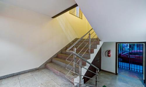 Bhowanipore Hotel | Family-Friendly Itsy Hotels Neeranand Plaza with Breakfast