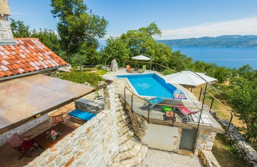 Zagore Villa | Ivanini Secluded Villa with Ocean View & Pool Amenities