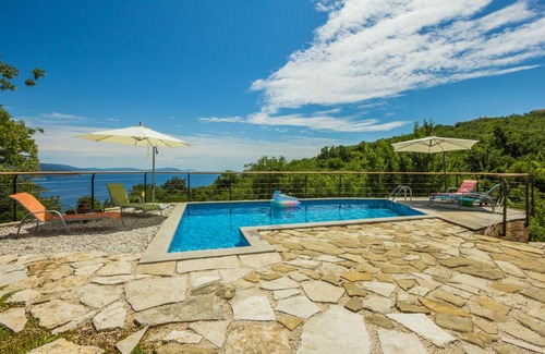 Zagore Villa | Ivanini Secluded Villa with Ocean View & Pool Amenities