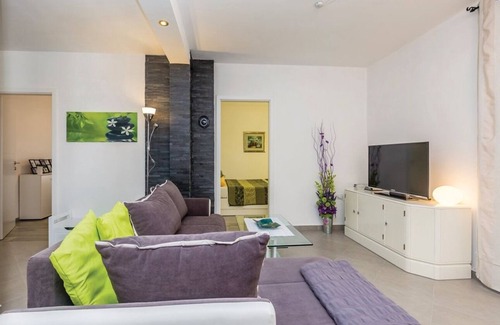 Cesarica House | Ivni: Breathtaking Ocean View and Family-Friendly Amenities