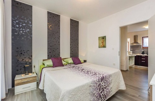 Cesarica House | Ivni: Breathtaking Ocean View and Family-Friendly Amenities