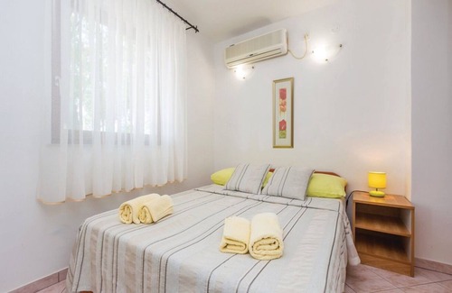 Cesarica Apartment | Ivni - Ocean View Retreat with Breakfast & Pet Friendly